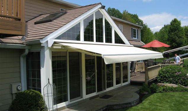 Madera Retractable Awnings bring together luxury, resilience, and automated features. 