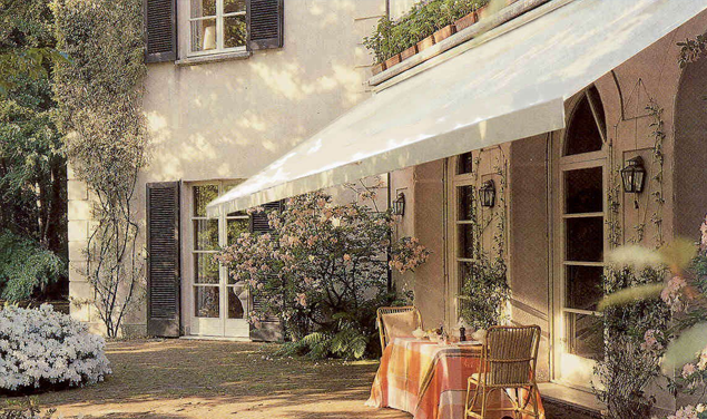 Madera Retractable Awnings bring together luxury, resilience, and automated features. 