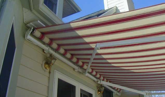 Trio Retractable Awnings represent a brilliant feat of mechanical design, specifically created to master outdoor footprints where standard lateral arm systems cannot achieve deep extension due to narrow width limitations.